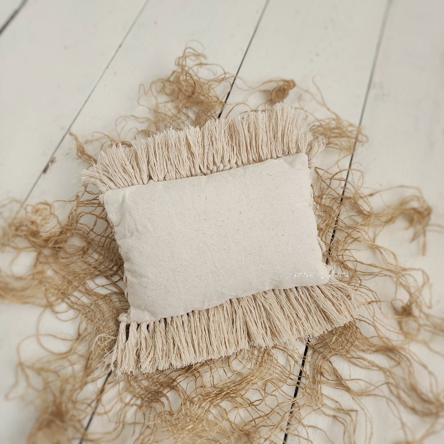 Knotty Pillow